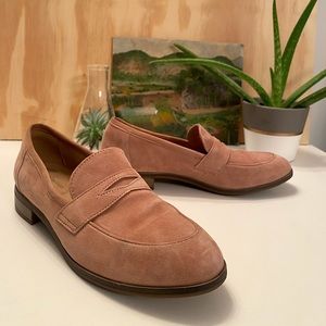 Clarks | Pink suede Loafers 👞